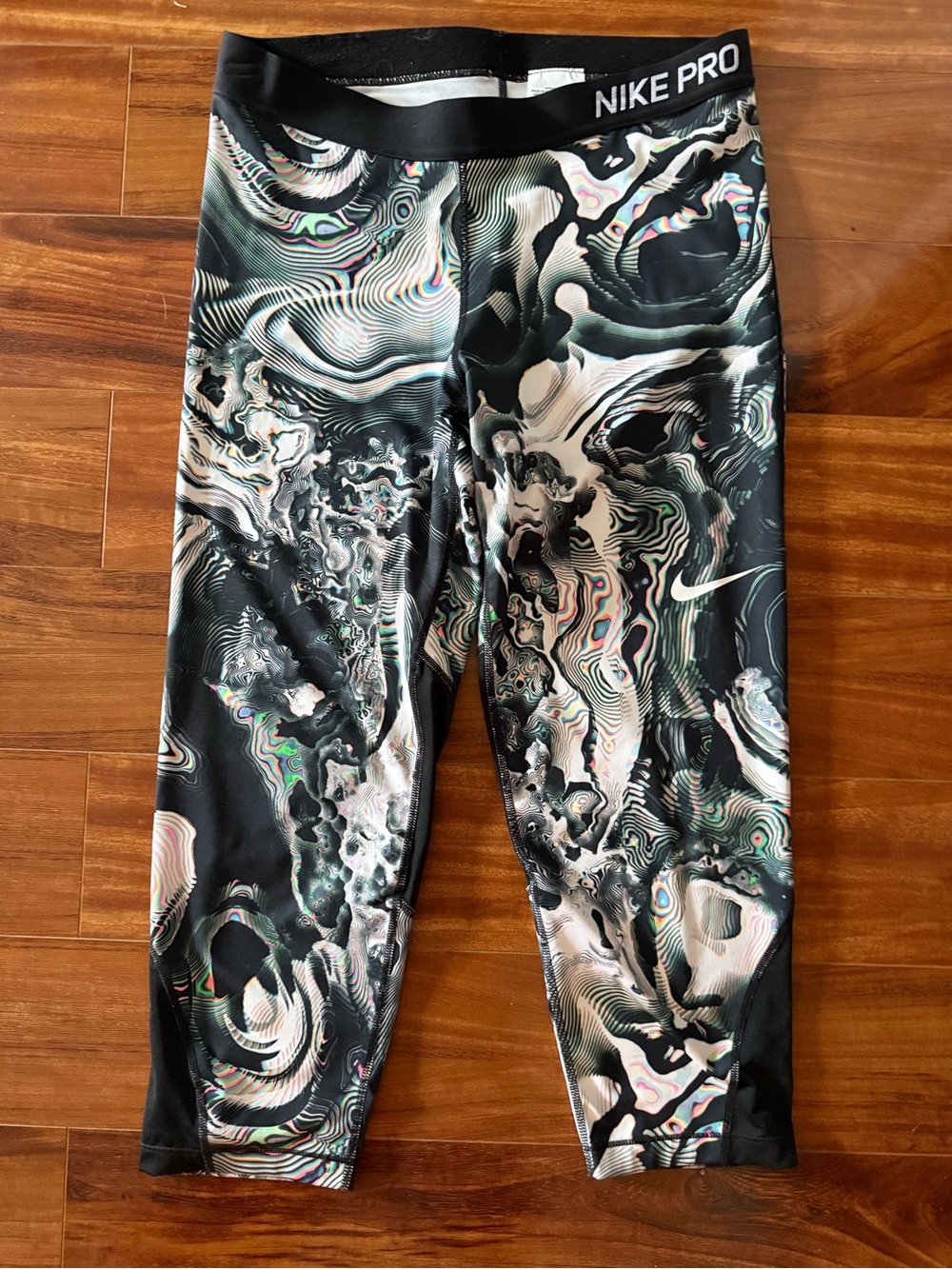 Nike Pro Women's Black & White Marble-Print Compression Capris